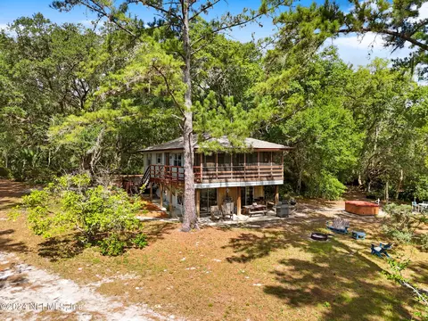 142 Sunnyside Dr, Hawthorne, FL 32640