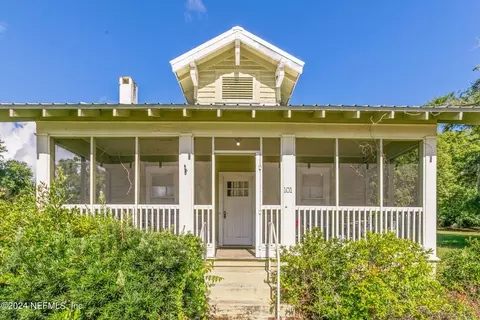 101 N Lake St, Crescent City, FL 32112