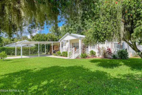 131 Sunset Dr, Crescent City, FL 32112