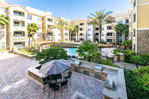 8539 Gate Pkwy W #111, Jacksonville, FL 32216