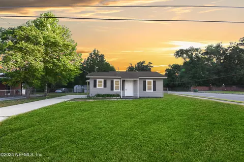 2400 State St, Palatka, FL 32177