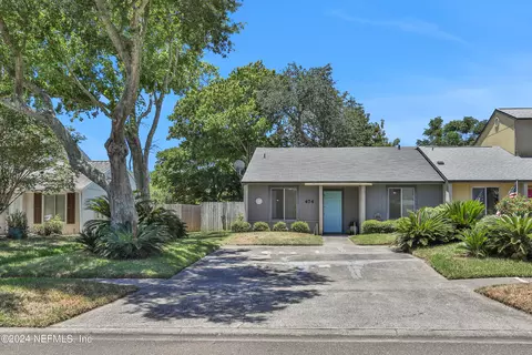 474 Aquatic Dr, Atlantic Beach, FL 32233