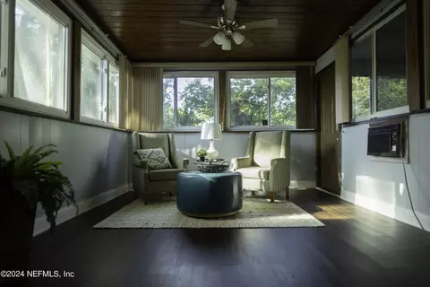 6252 Merrill Rd, Jacksonville, FL 32277