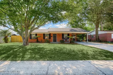 5817 Wending Dr, Jacksonville, FL 32244