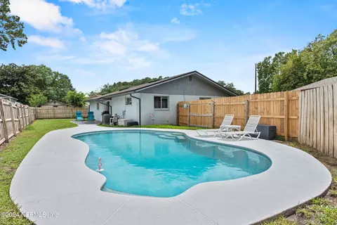 8452 Perkins Ct, Jacksonville, FL 32221