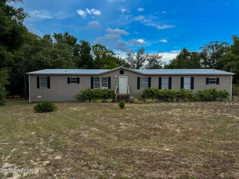 105 E Cedar Ct, Hawthorne, FL 32640