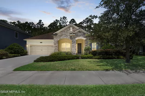 2066 Club Lake Dr, Orange Park, FL 32065