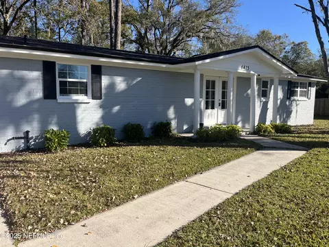 8413 Rock Knoll Dr, Jacksonville, FL 32221