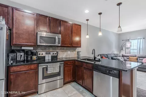 415 Oasis Ln, Orange Park, FL 32073