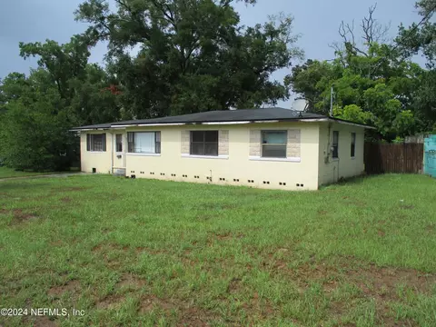 7825 Denham Rd W, Jacksonville, FL 32208
