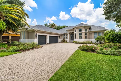 13838 Saxon Lake Dr, Jacksonville, FL 32225