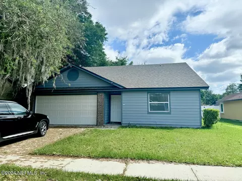 1379 High Plains Dr W, Jacksonville, FL 32218