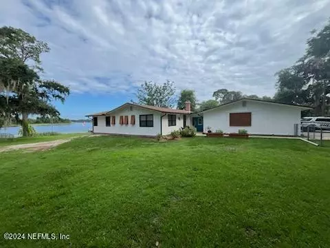 301 Spruce St, Crescent City, FL 32112