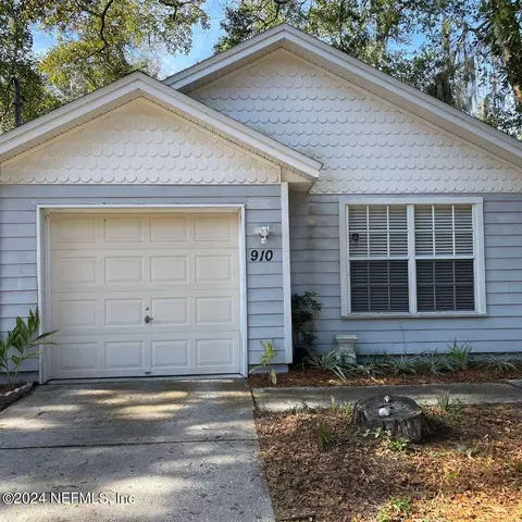 910 Camelia St, Atlantic Beach, FL 32233