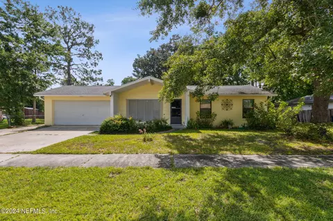 3949 Bent Grass Rd, Jacksonville, FL 32210