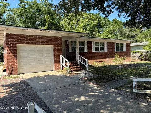 6729 Barkwood Dr, Jacksonville, FL 32277