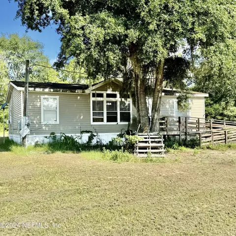 215 Anthony Ave, Interlachen, FL 32148