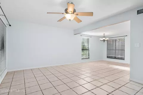 5720 SW 8th Pl, Gainesville, FL 32607