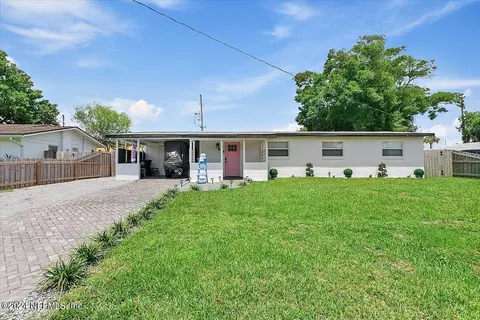 955 Sailfish Dr, Atlantic Beach, FL 32233