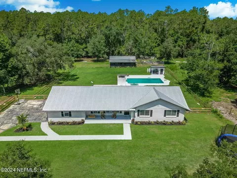 241 Saint Johns Dr, Palatka, FL 32177