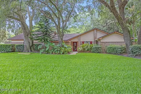 2402 Fallen Tree Dr W, Jacksonville, FL 32246