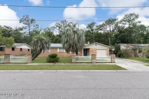 1824 Grove Park Dr, Orange Park, FL 32073