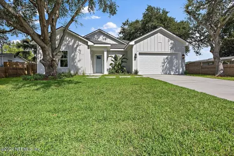 981 Sailfish Dr, Atlantic Beach, FL 32233