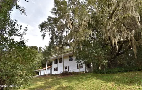 209 Carrier Rd, Crescent City, FL 32112