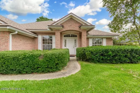 5489 London Lake Dr, Jacksonville, FL 32258