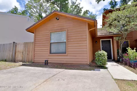 5682 Bennington Dr, Jacksonville, FL 32244