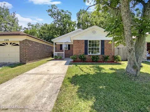 1305 Ellis Trace Dr W, Jacksonville, FL 32205