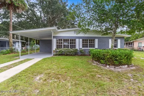 2015 Westover Dr, Palatka, FL 32177