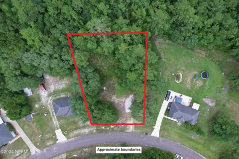 121 Blackjack Cir, Hollister, FL 32147