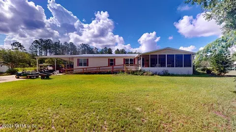 105 St Johns Ave, Satsuma, FL 32189