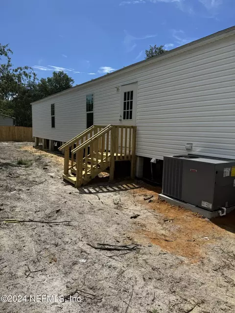 106 Lenore Ave, Interlachen, FL 32148