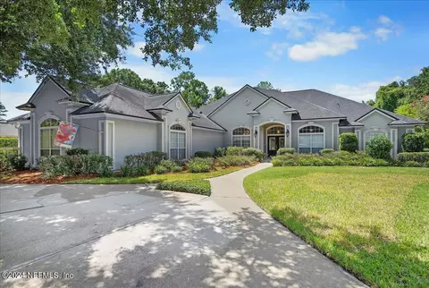 8482 Stables Rd, Jacksonville, FL 32256