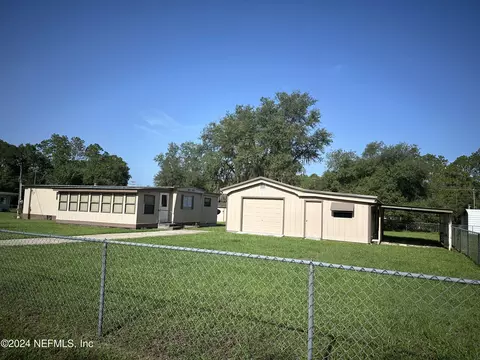 105 Cherokee Ave, Interlachen, FL 32148