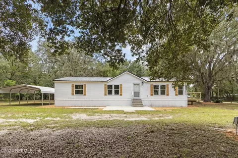 135 Sand Lake Rd, Interlachen, FL 32148