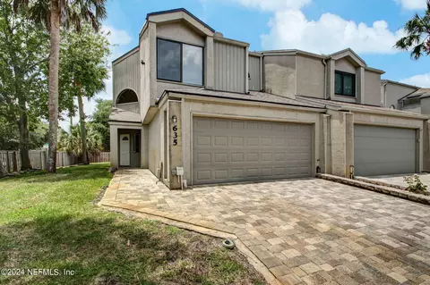 635 Selva Lakes Cir, Atlantic Beach, FL 32233