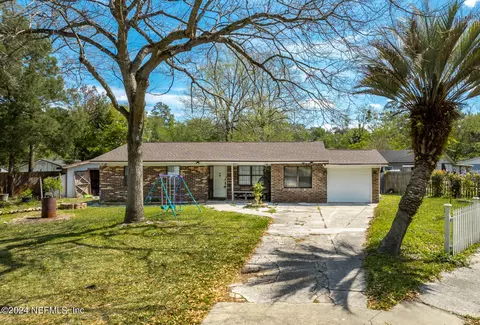 807 Green Knoll Dr, Jacksonville, FL 32221