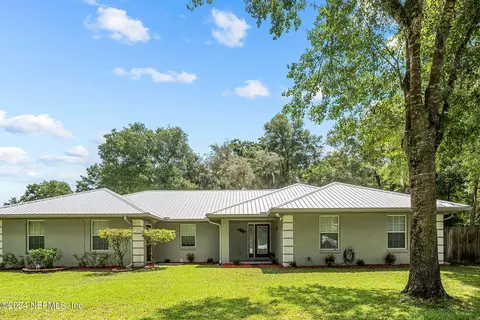 102 Carlos Ct, Palatka, FL 32177