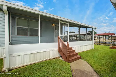118 Paradise Dr, Welaka, FL 32193