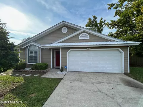 8442 Pikes Peak Dr N, Jacksonville, FL 32244