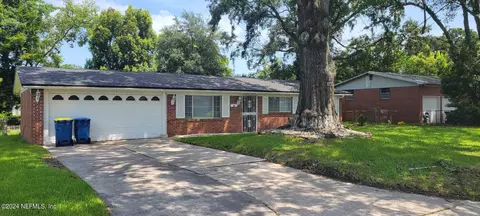1613 Lessard Cir, Jacksonville, FL 32208