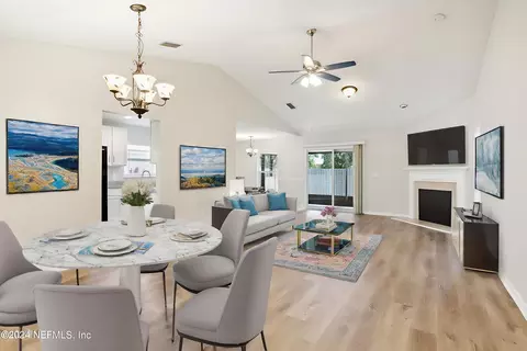 6415 Silk Leaf Ln, Jacksonville, FL 32244