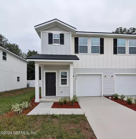 6036 Carolines Ct, Jacksonville, FL 32277