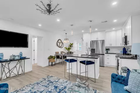5616 Bishop Ln, Jacksonville, FL 32207