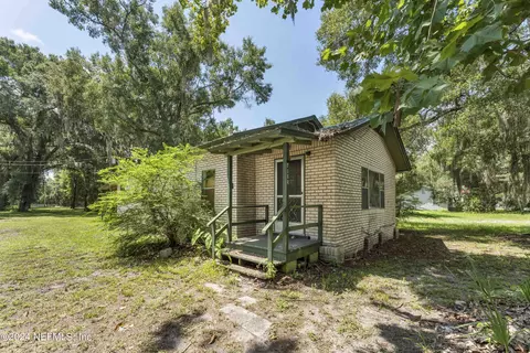 4135 Silver Lake Dr, Palatka, FL 32177