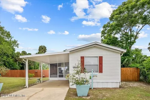 218 Monroe Ave, Satsuma, FL 32189