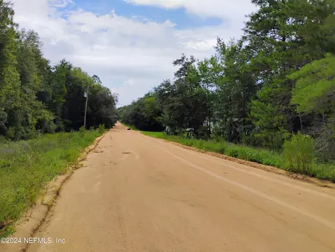 816 Marion Ave, Interlachen, FL 32148
